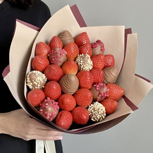 Букет из клубники классика